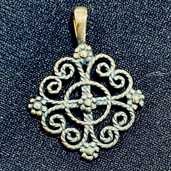 James Avery Sterling SilverCross Pendant (170)